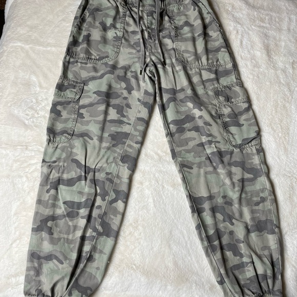 American Eagle camouflage pants - Picture 2 of 10